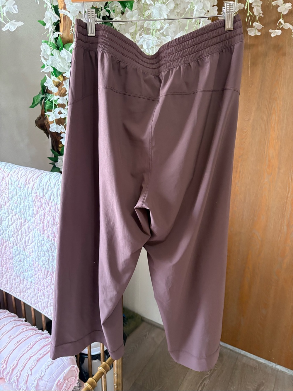 lululemon athletica Wanderer Culotte - Cherry Cola Plum - Picture 9 of 10